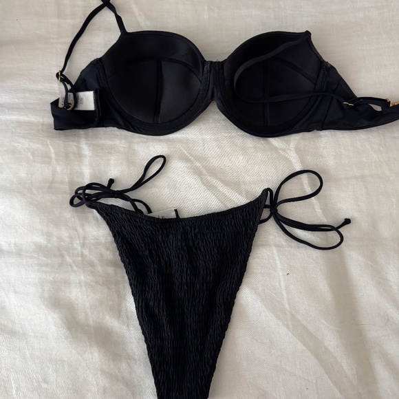 L*Space Bikini Set - Marley Underwire Bikini Top & Aubree Bottoms Smocked Black - Picture 3 of 3